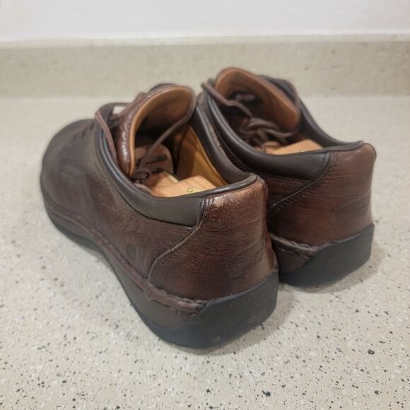 RED WING mens 8704 brown leather work shoe sz 11.5 D - safety toe slip resistant